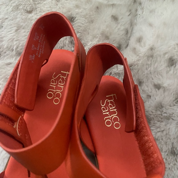Franco Sarto Red Sandals with T-Strap Design - Picture 3 of 8